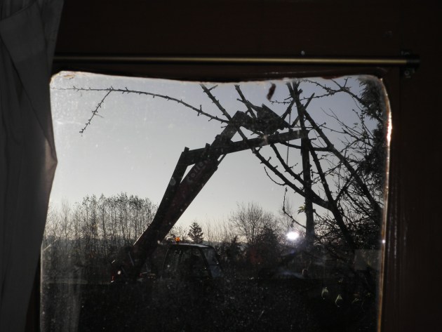 Hijskraan met het eerste spant