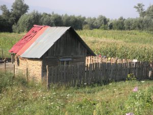 Huis in dorp verderop