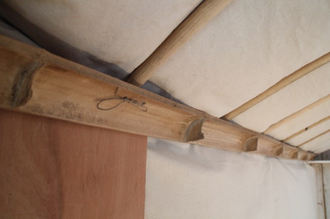 wandafwerking woonwagen geïnspireerd door yurt